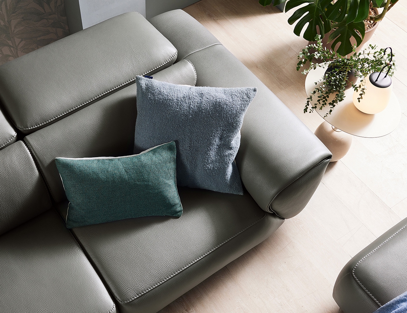 [Komo Day 17%] 뉴 클레버 3.5인 기능성 슈렁큰 천연면피 소가죽 소파+쿠션1개