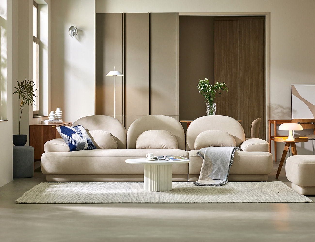 [Monthly Best 10%] 에센셜 스윙 4인 기능성 포위브 패브릭 소파+쿠션3개