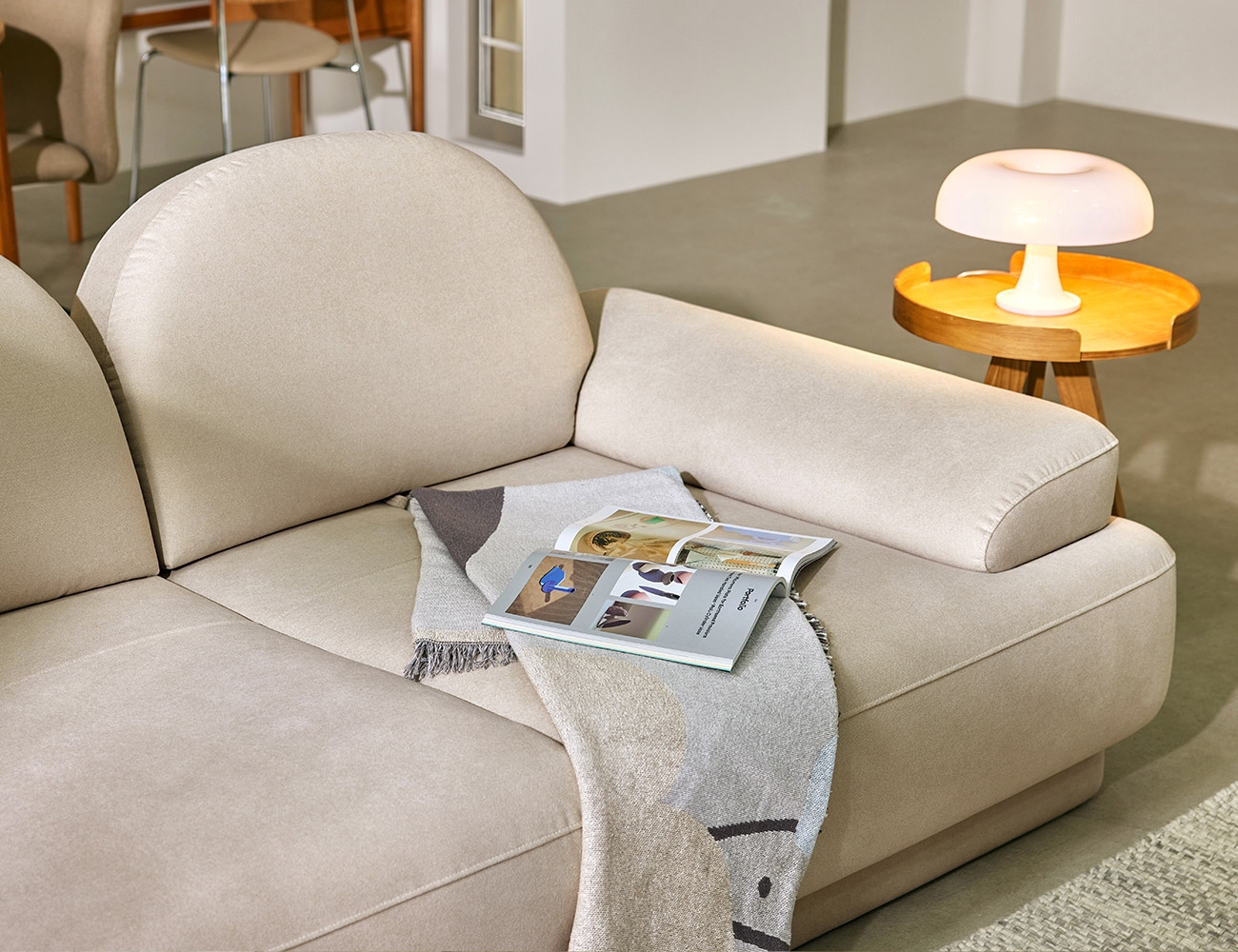 [Monthly Best 10%] 에센셜 스윙 4인 기능성 포위브 패브릭 소파+쿠션3개