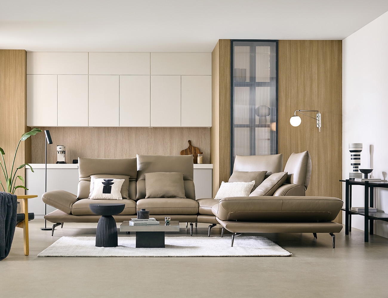 라이라 스윙 4인 코너형 기능성 슈렁큰 천연면피 소가죽 소파(전측면가죽적용)+쿠션4개