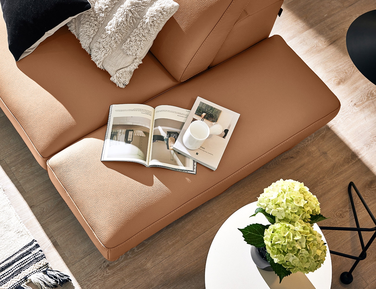 [소파 탐구 생활 5%] 시그니처 하이 3.5인 기능성 럭스 통가죽 천연면피 소가죽 소파+쿠션4개(허리2개/소2개)