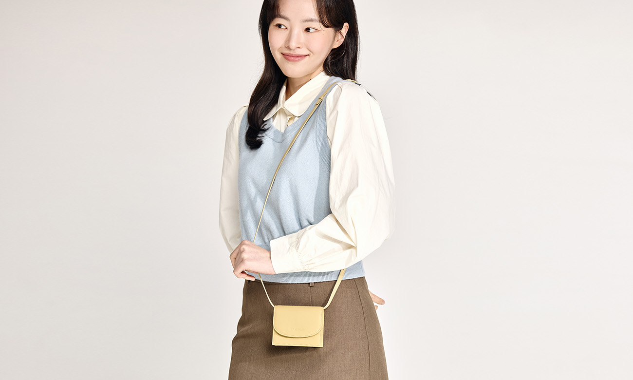 자코모 세미아닐린 내추럴 가죽 마이크로백