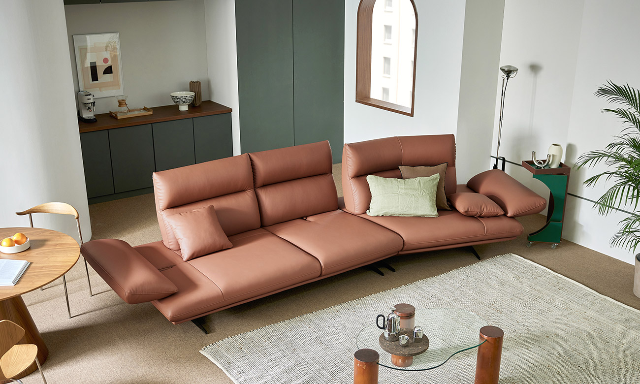 [Refurb Selection 45%] [리퍼브] 심포니 4인 사선카우치형 기능성 로데 이태리 내추럴 천연면피 소가죽 소파(전체가죽적용)+쿠션2개