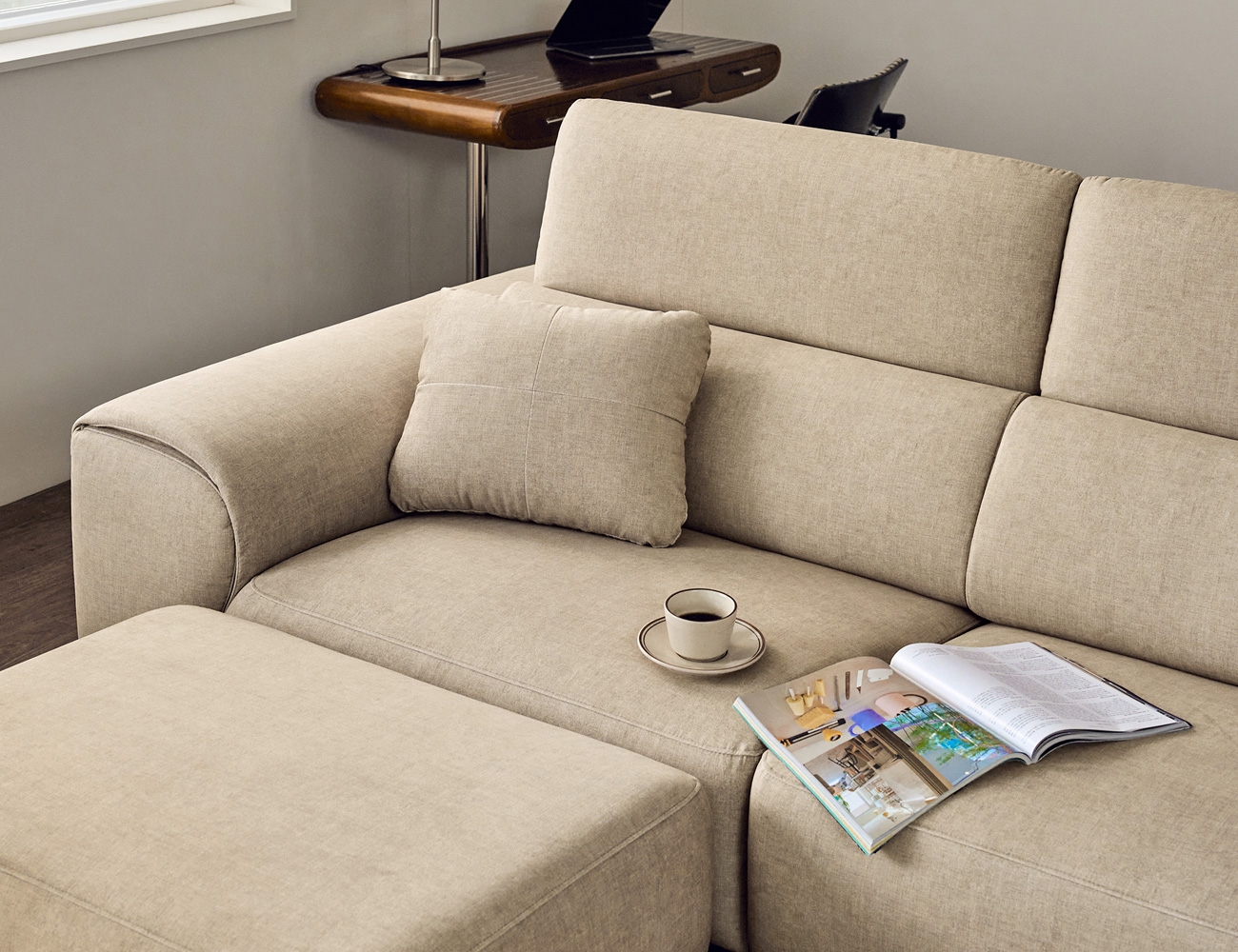 [Refurb Selection 30%] [리퍼브] 뉴 클레버 3인 기능성 젠위브 패브릭 소파+스툴+쿠션1개 (오트밀베이지)
